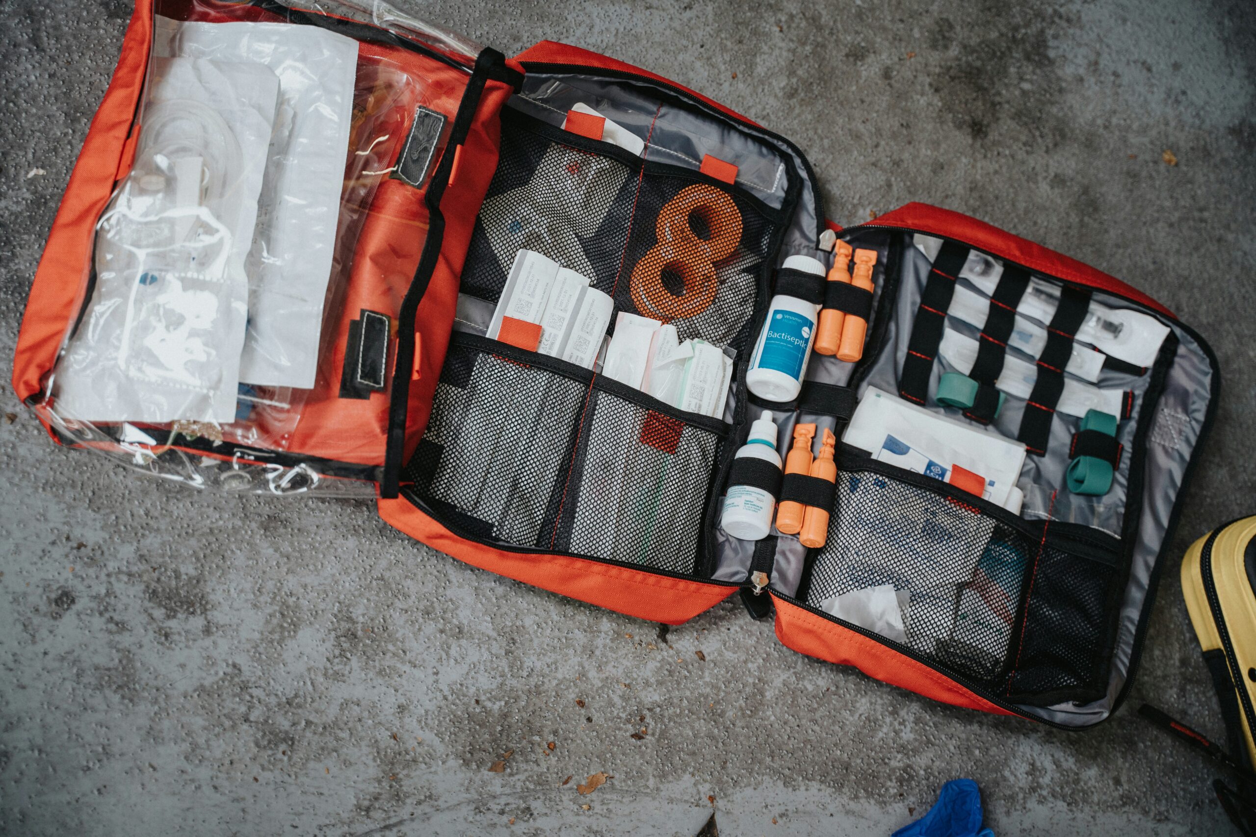 You are currently viewing Essential First Aid Tips Everyone Should Know